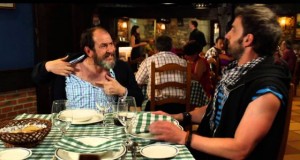 Karra Elejalde (Koldo) y Dani Rovira (Rafa) en una escena de 'Ocho apellidos vascos"